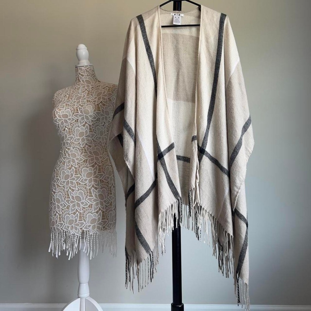 Three Dots Miranda Plaid Cashmere Blend Fringe Wrap Poncho Shawl OSFM Cream Tan